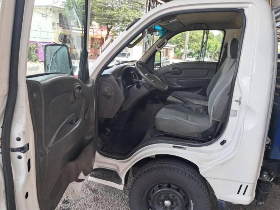 HYUNDAI - HR - 2012/2013 - Branca - R$ 82.900,00