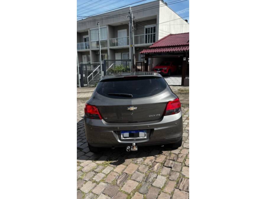 CHEVROLET - ONIX - 2014/2015 - Cinza - R$ 57.900,00
