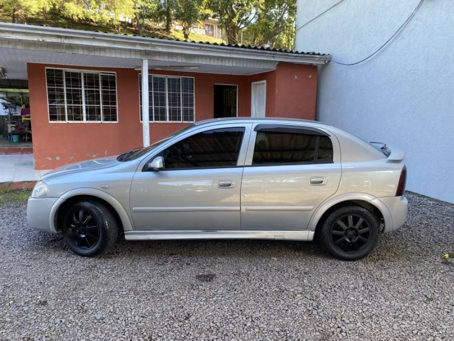 CHEVROLET - ASTRA - 2011/2011 - Prata - R$ 38.900,00