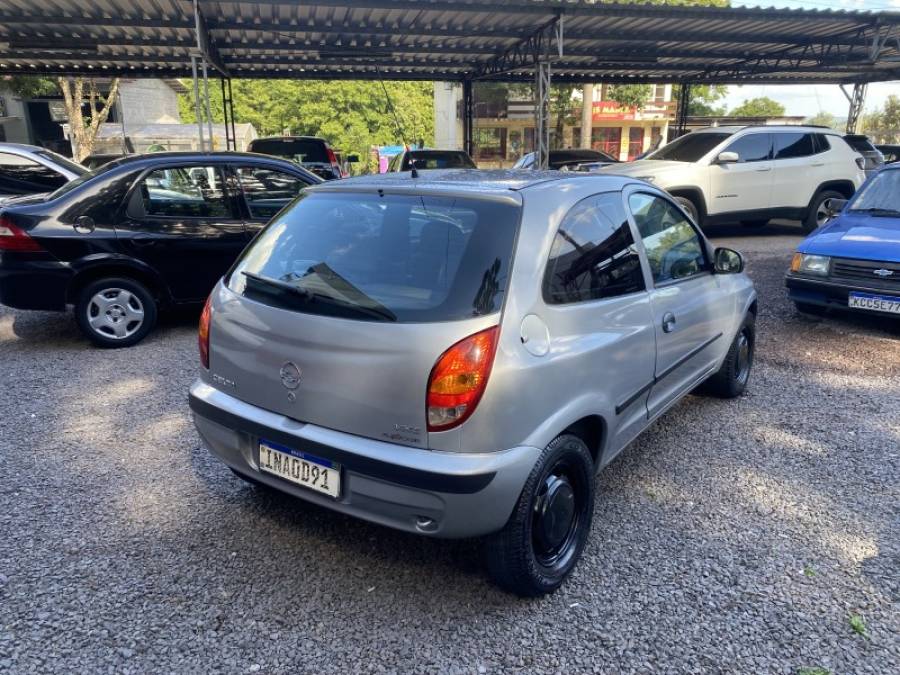 CHEVROLET - CELTA - 2006/2006 - Prata - R$ 17.900,00
