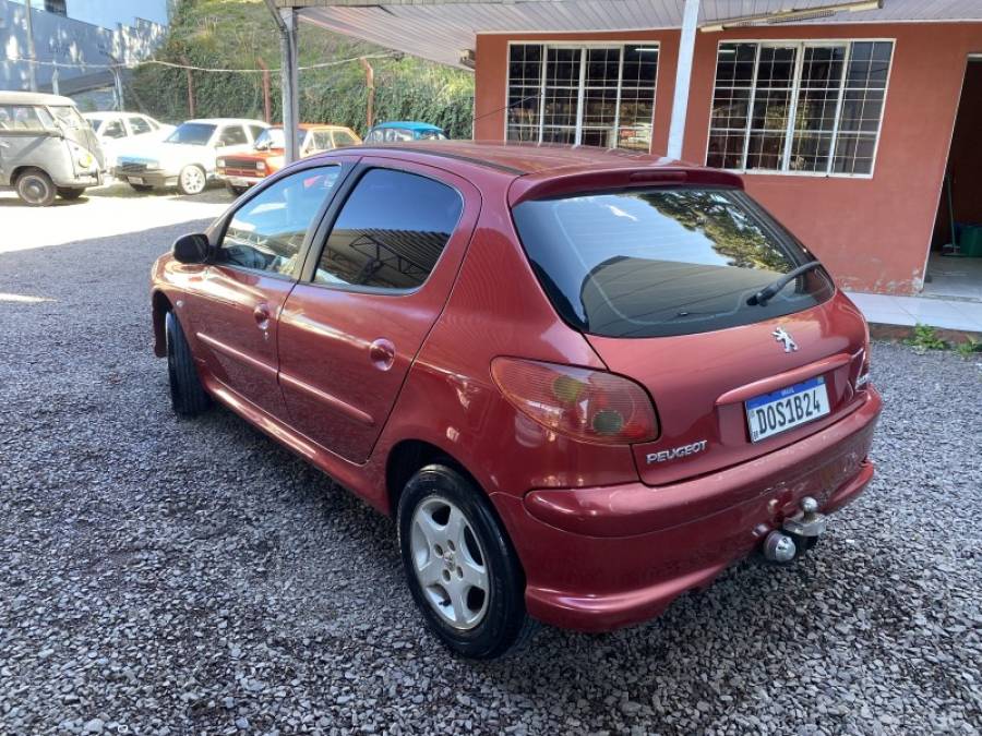 PEUGEOT - 206 - 2005/2005 - Vermelha - R$ 11.900,00