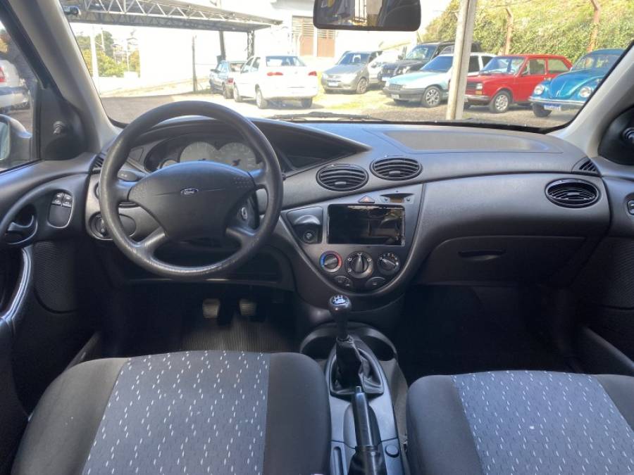 FORD - FOCUS - 2005/2005 - Preta - R$ 19.900,00