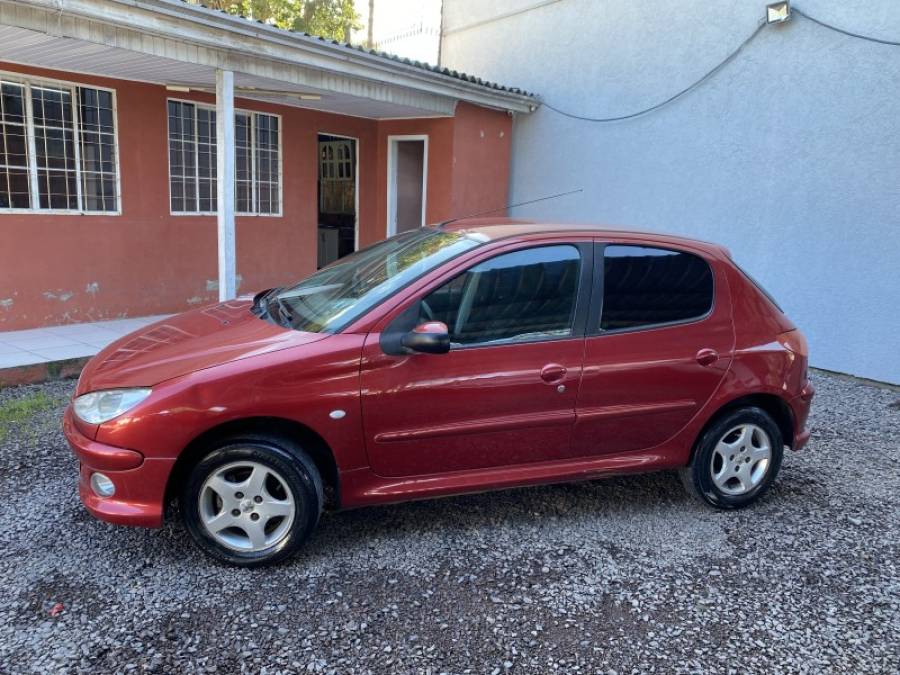 PEUGEOT - 206 - 2005/2005 - Vermelha - R$ 11.900,00
