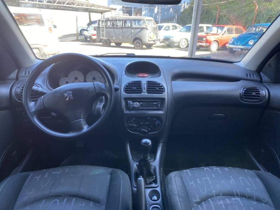 PEUGEOT - 206 - 2005/2005 - Vermelha - R$ 11.900,00