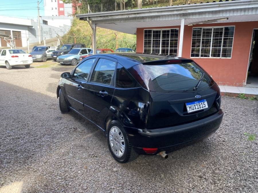 FORD - FOCUS - 2005/2005 - Preta - R$ 19.900,00