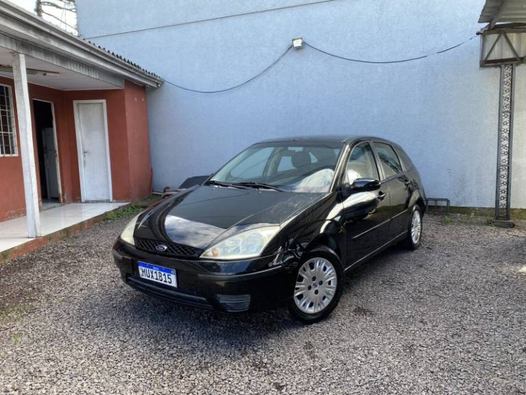 FORD - FOCUS - 2005/2005 - Preta - R$ 19.900,00